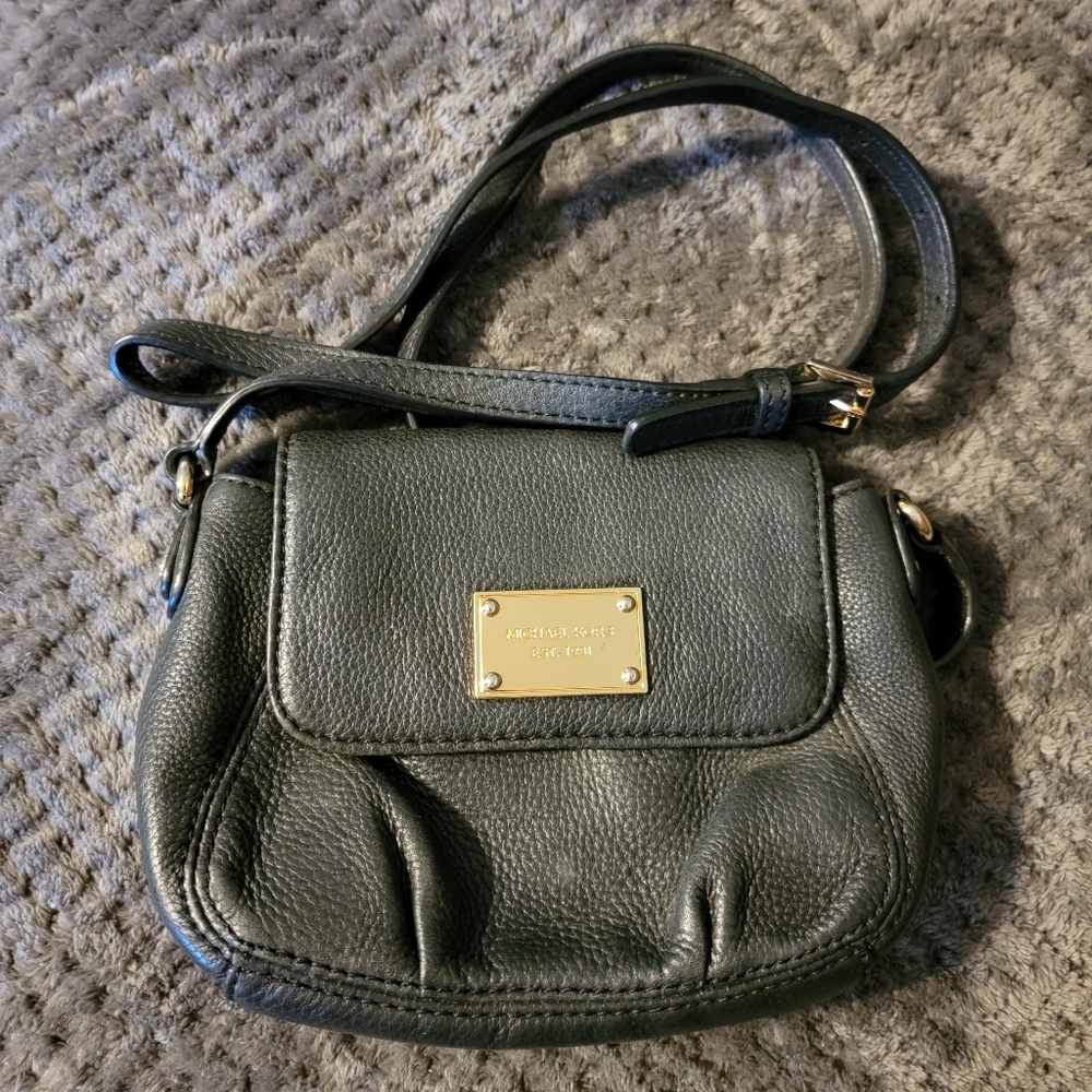 Michael Kors Jet Set Black Small Leather Crossbody purse